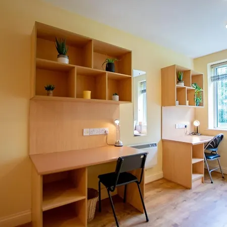 36 - Superb 2 Bed Apartment, Sleeps 6