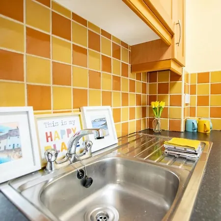 Apartment 36 - Superb 2 Bed Apartment, Sleeps 6