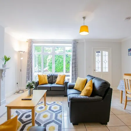 36 - Superb 2 Bed Apartment, Sleeps 6 Apartment Galway