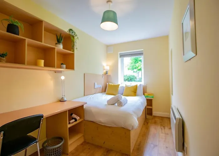 36 - Superb 2 Bed Apartment, Sleeps 6 Galway