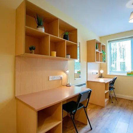 36 - Superb 2 Bed Apartment, Sleeps 6 Galway