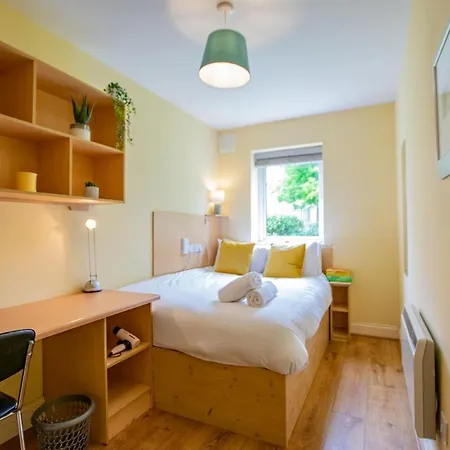 36 - Superb 2 Bed Apartment, Sleeps 6 Galway