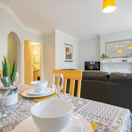 36 - Superb 2 Bed Apartment, Sleeps 6 Appartamento