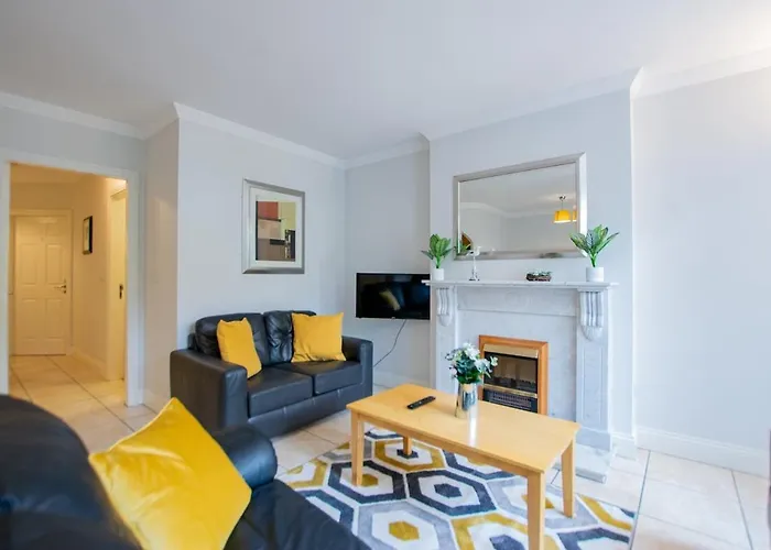 36 - Superb 2 Bed Apartment, Sleeps 6