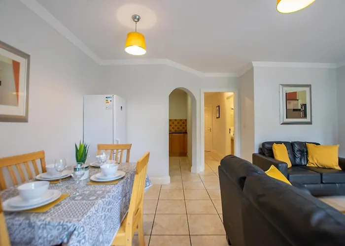 36 - Superb 2 Bed Apartment, Sleeps 6 Galway