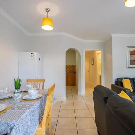 36 - Superb 2 Bed Apartment, Sleeps 6 Galway