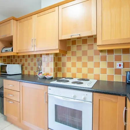 شقة 36 - Superb 2br - Sleeps 6 *